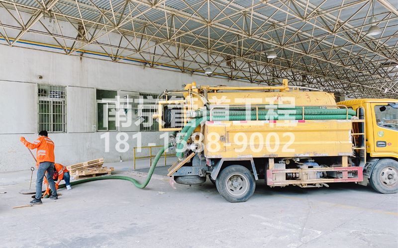 258唱经楼工厂抽污水
