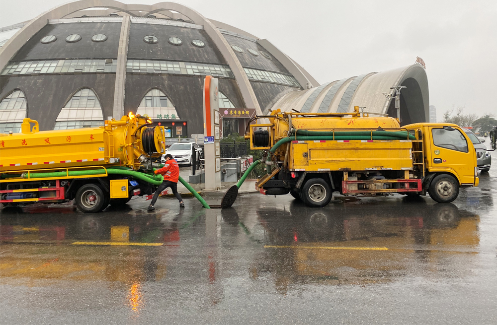 271唱经楼商场管道清淤