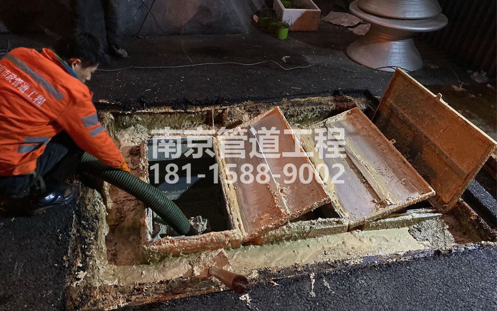 276唱经楼饭店隔油池清理